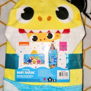 Pinkfong Baby Shark Hooded Towel Wrap - Yellow and Blue
